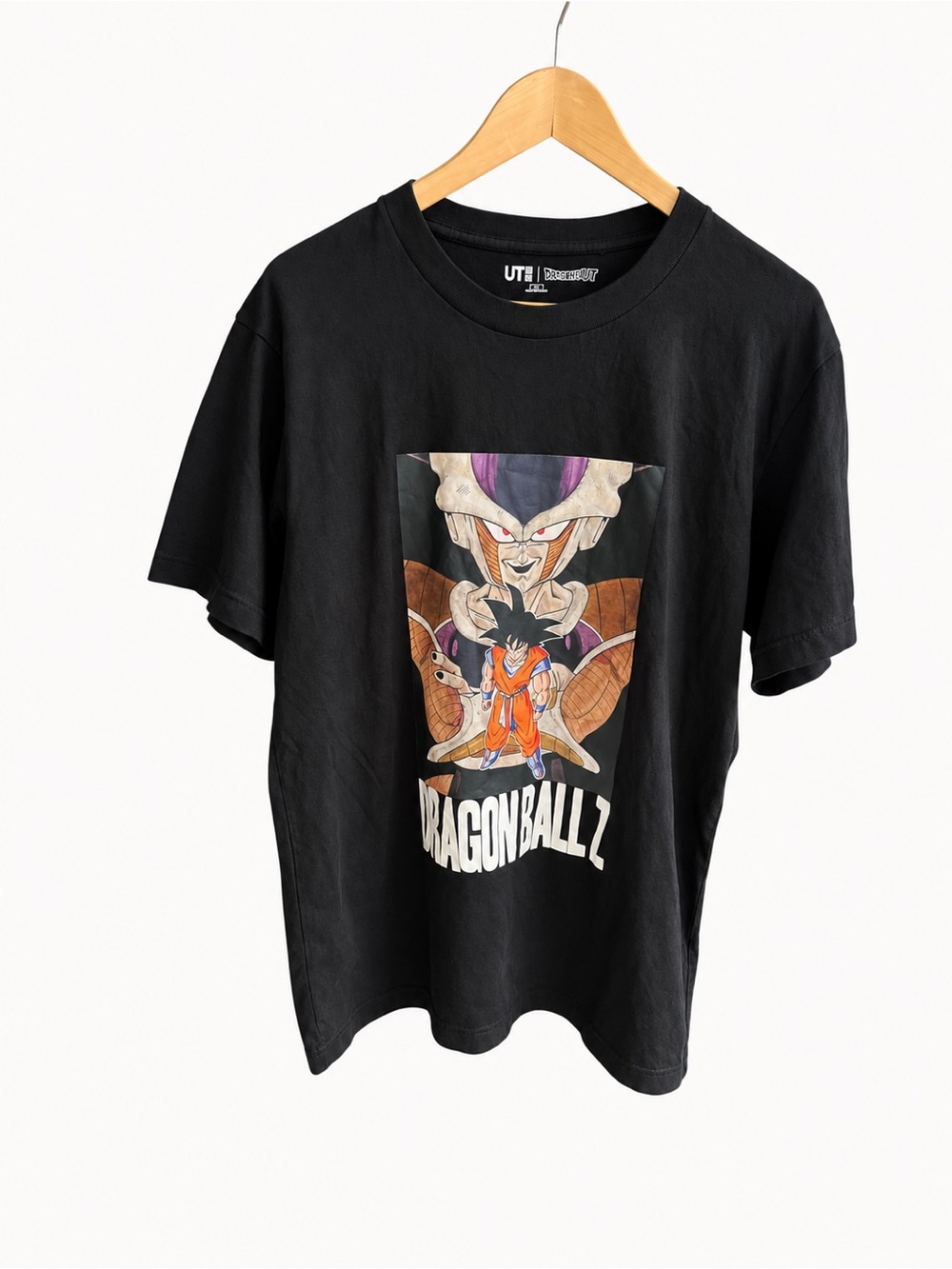 Uniqlo UT Dragon Ball Z T-Shirt Medium Goku Frieza Black Anime Graphic Tee